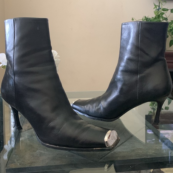 CALVIN KLEIN 205W39NYC Wilamiona Metal Trimmed Heeled Boots - Picture 8 of 13